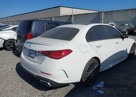 2022 Mercedes-Benz C 300 Sedan z USA, uszkodzony, nr VIN W1KAF4GB7NR017758